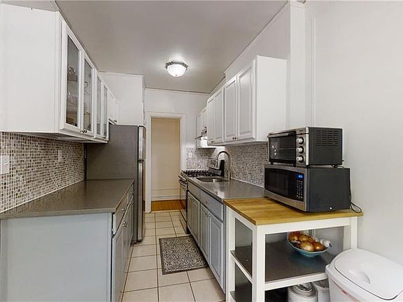5th image of 19 William St APT 1C