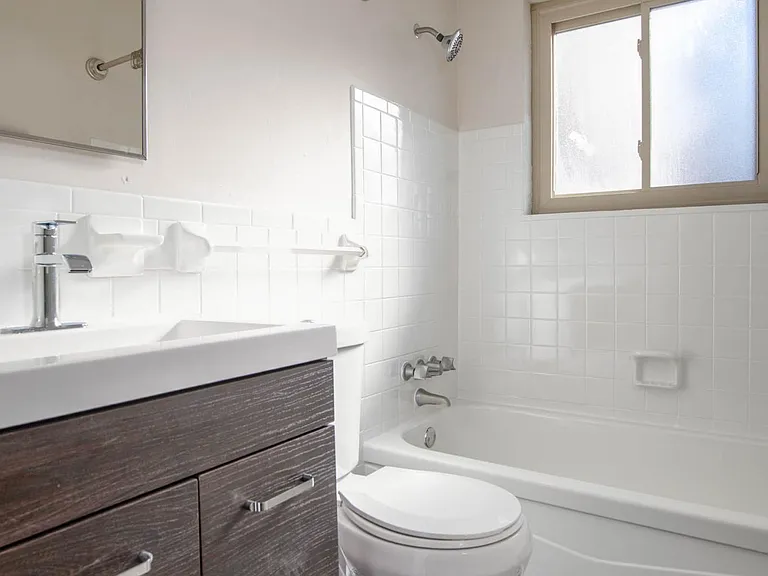 3219 Russell Blvd #10 — Photo 4