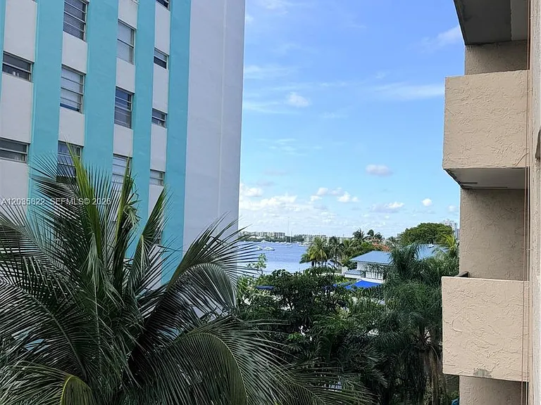 2903 N Miami Beach Blvd #406 — Photo 12
