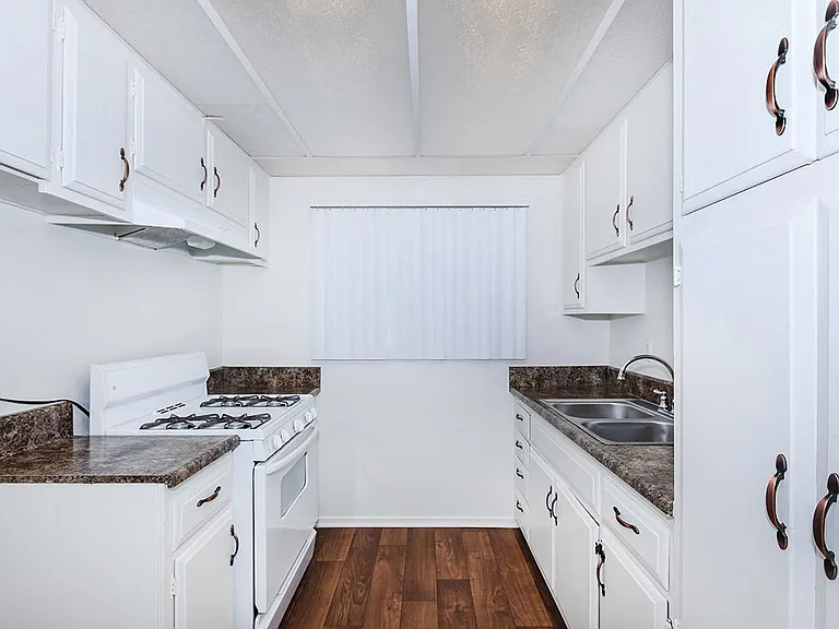 Castilian and Cordova Apartment Homes — Photo 42