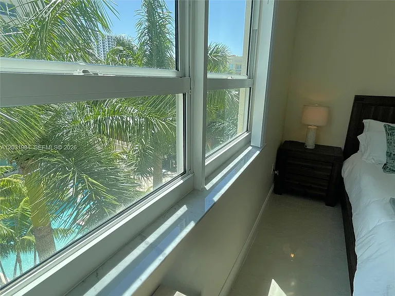 2000 N Bayshore Dr #525 — Photo 21