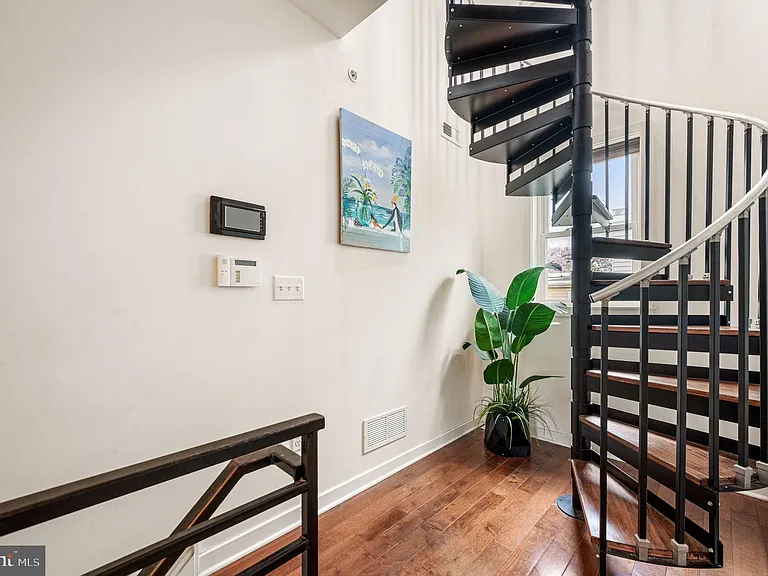 1014 S Bouvier St — Photo 19