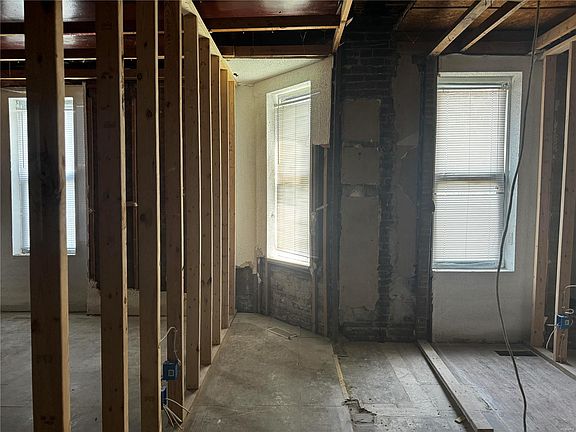 4th image of 5069 Vernon Ave