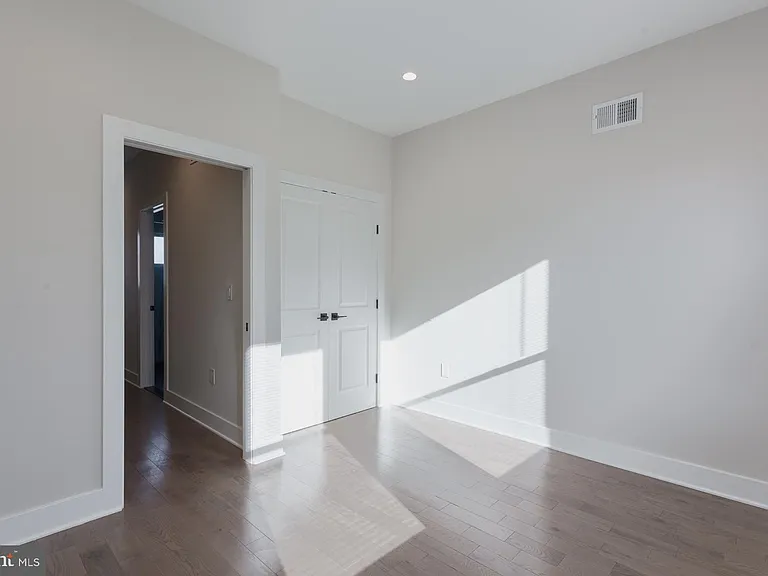 5126 Malcolm St — Photo 13