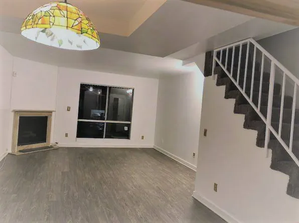 11119 Camarillo St, North Hollywood, CA 91602