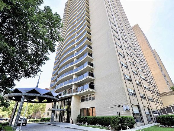 2nd image of 6636 Yellowstone Blvd APT 4K