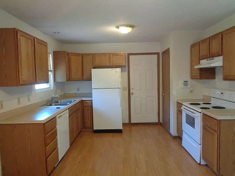 3402 SE Golden Ave — Photo 6