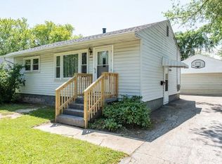 1928 Apache Rd, Waukegan, IL 60087