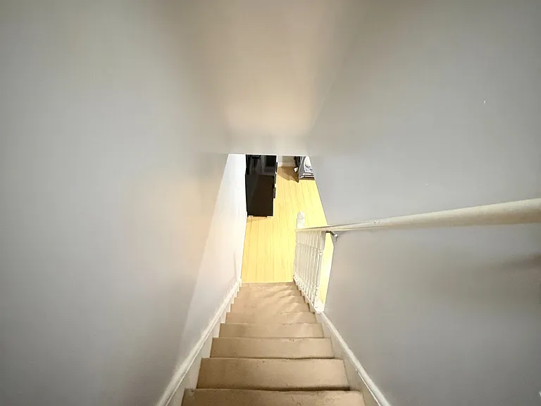 6 Ray Ave — Photo 9