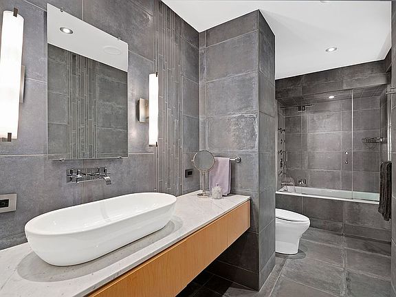 4th image of 58 W 58th St APT 23A