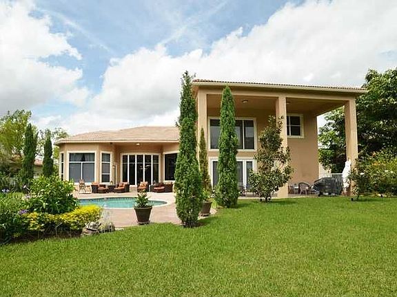 Home For Sale In Equestrian Club