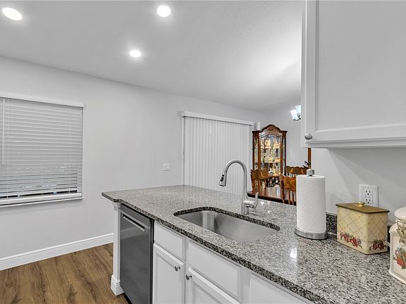 5th image of 185 13th Ave