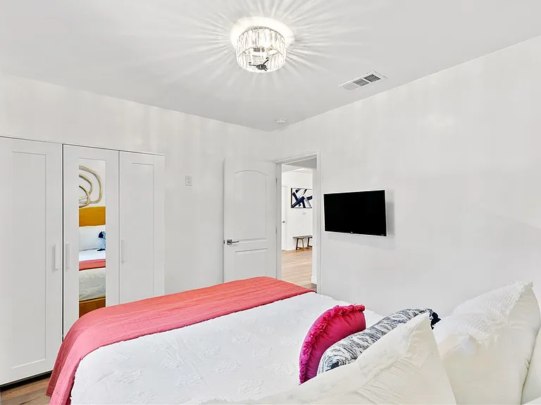 3763 Lankershim Blvd — Photo 16
