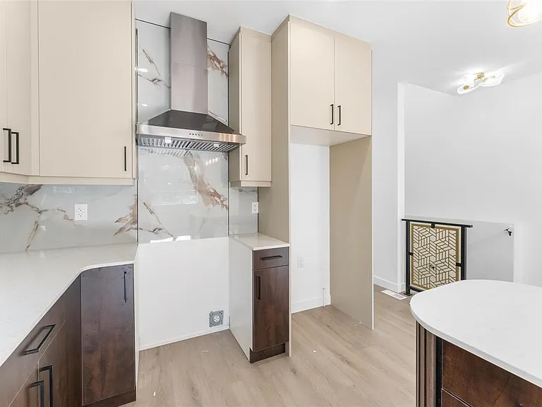 115 Blenheim Ave — Photo 5