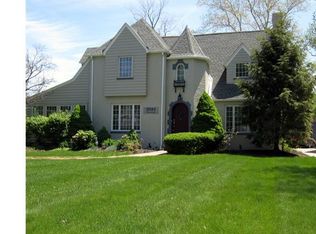2093 Riverside Dr, Lakewood, OH