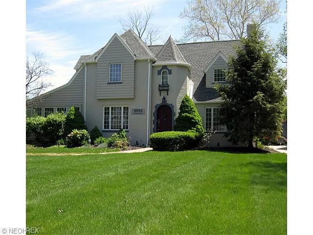2093 Riverside Dr photo 1