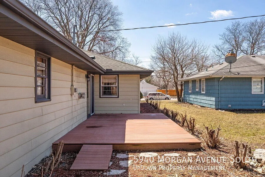 Amazing 4-Bedroom Retreat with 2 Full Baths and 2400 Sq Ft of Space in Minneapolis. 9/1 — Photo 3