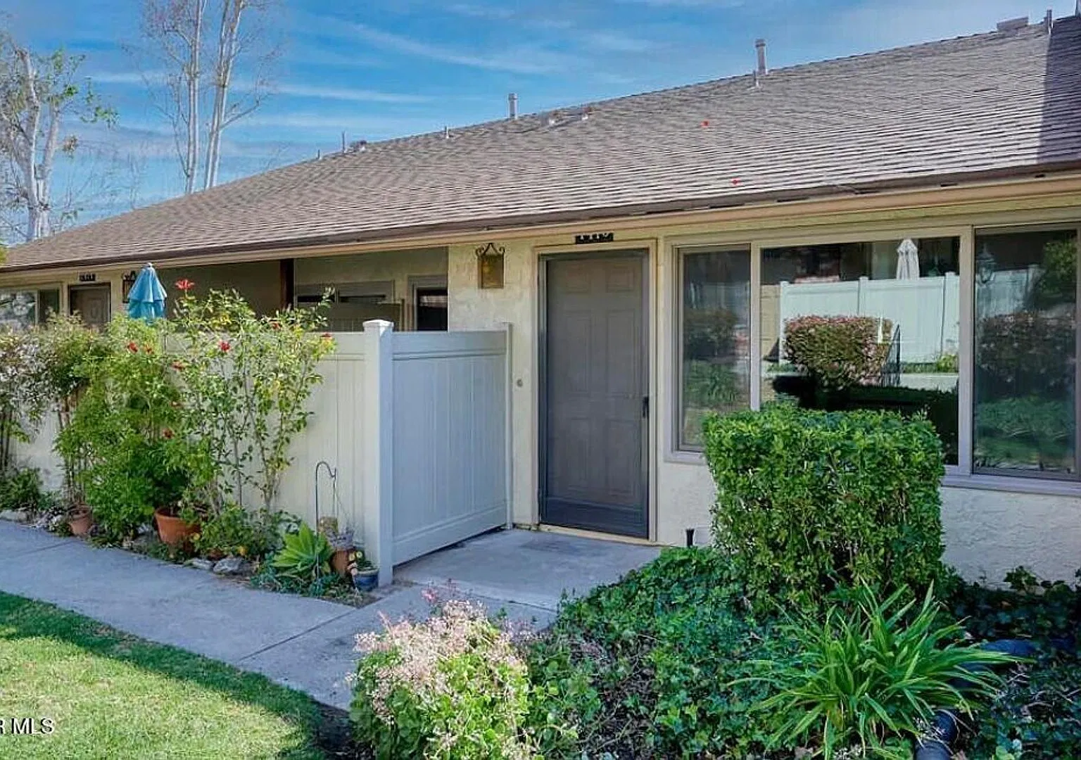 Must-see! This adorable 3-bedroom, 1.5-bathroom multi-level unit — Photo 1
