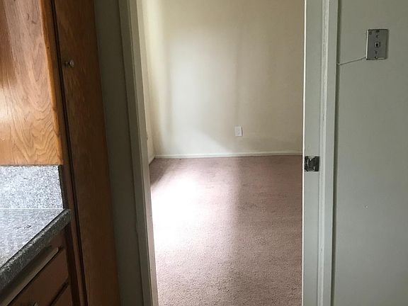 4th image of 202 E Cypress St APT 4