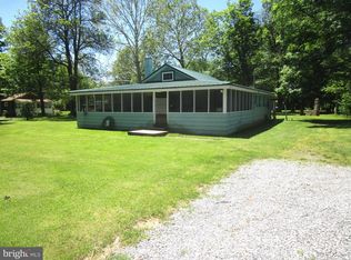 215 1st St, New Paris, PA 15554