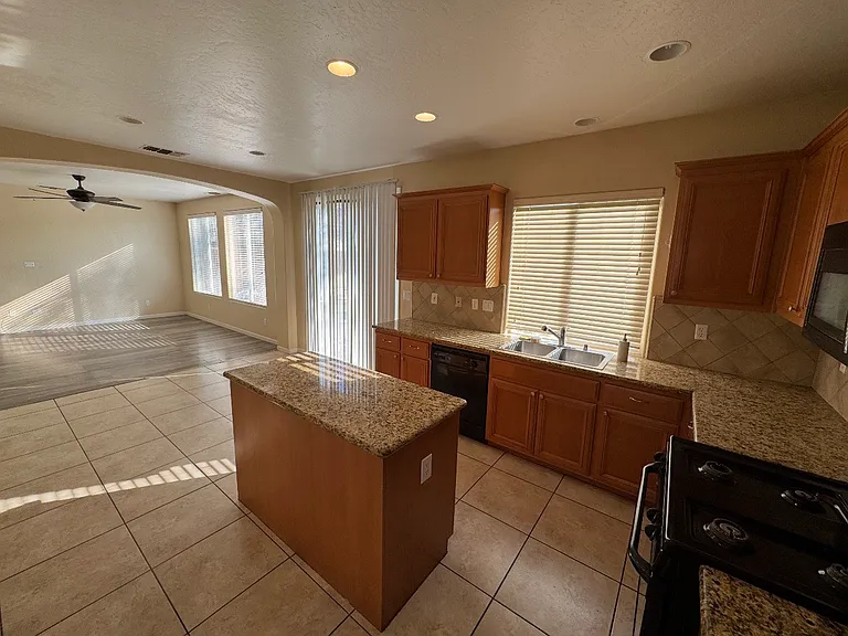 3235 W Elowin Ave — Photo 7
