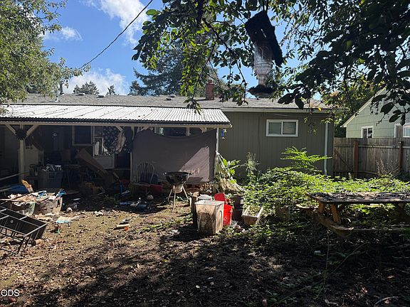 2nd image of 3130 Oriole St