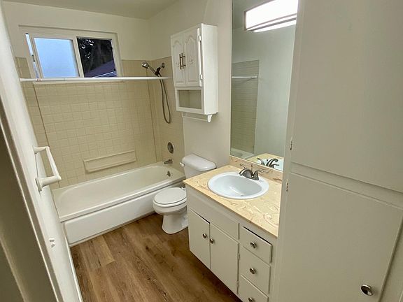 4th image of 28 W Pedregosa St #5