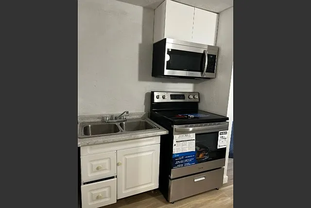 Building Photo - 385 Cathcart St #6