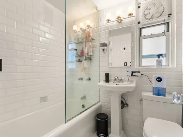 333 East 43rd Street image 12 of 13