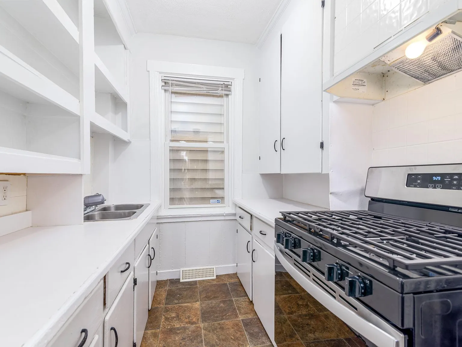 2 bed, 950 sqft, $2,000 — Photo 4