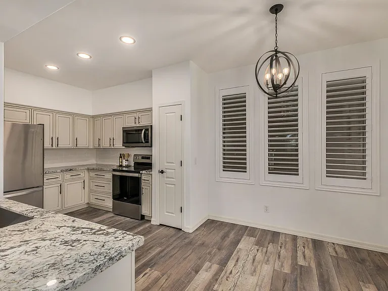 15221 N Clubgate Dr #1110 — Photo 9