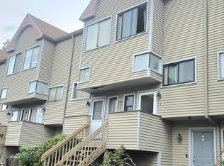 Crest Hill, West Haven, CT 06516
