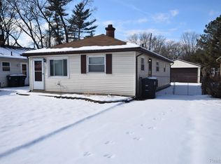 18221 Deering St, Livonia, MI 48152