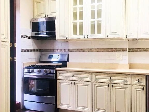 5th image of 6057 Catalpa Ave Unit 1