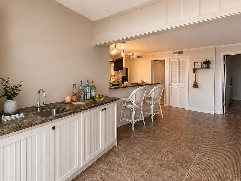 Wet back and kitchen bar.
