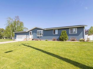 590 Ridge Ave, Platteville, WI 53818