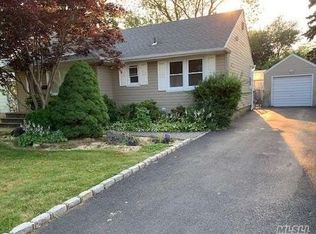 20 High St, Syosset, NY 11791