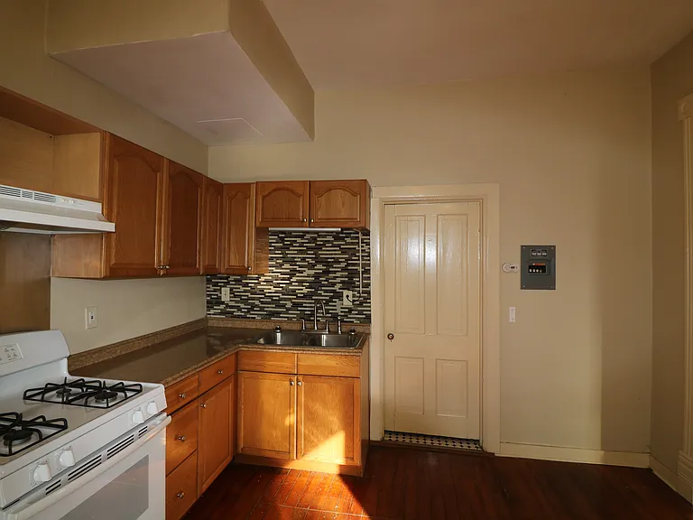 1316 E 10th St #1 — Photo 28