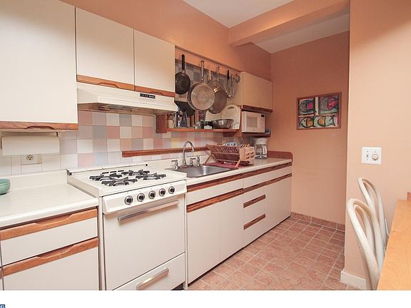 5th image of 4007 Woodland Ave