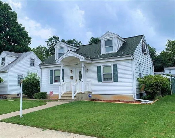 2221 Worthington Ave photo 1