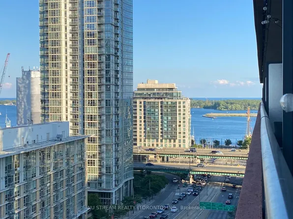 4 H Spadina Ave #1508, Toronto, ON M5V 3Z9