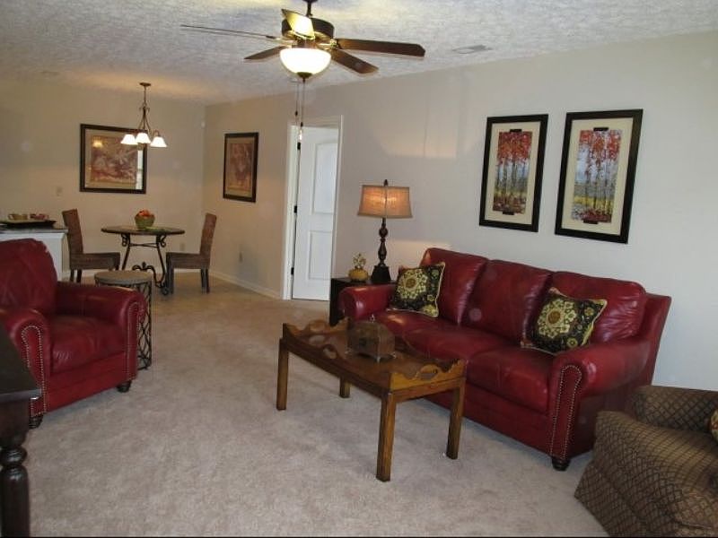 2nd image of 5600 Fountain Grove Cir