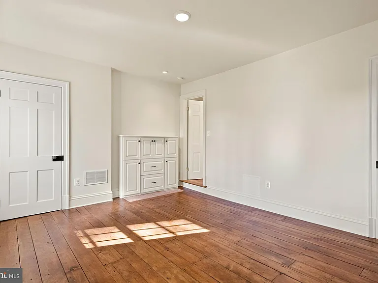 16131 Old York Rd — Photo 36