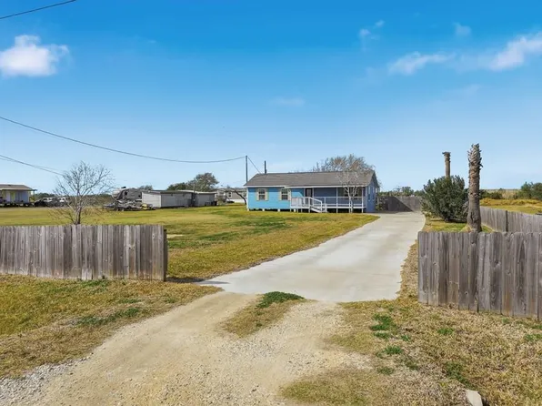 131 Janecek Dr, Rockport, TX 78382