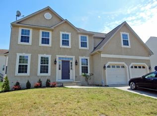 17 Log Cabin Rd, Sicklerville, NJ 08081