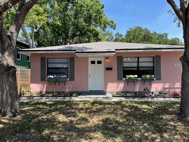 2 bed, 850 sqft, $2,000 — Photo 2