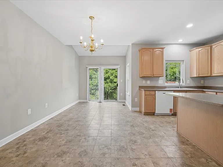 1004 Collindale Ave — Photo 8