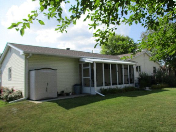 2nd image of 776 Laura Dr