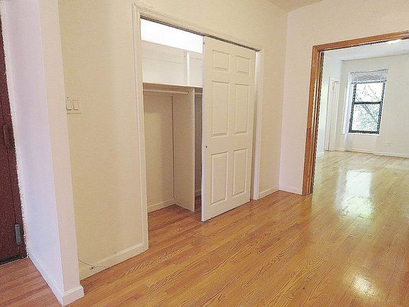 3rd image of 178 E 109th St APT 1