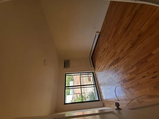 Rented by Bahar Management | media 21